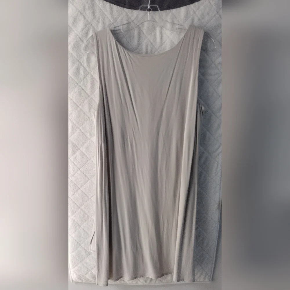 Stella Carakasi woman's sleeveless tunic. EUC. Size Medium. - Picture 3 of 7